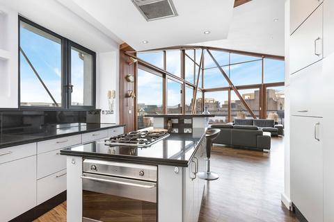 undefined, Triangle Court, Three Oak Lane, London, SE1