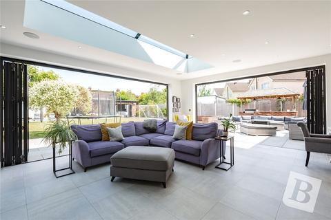 5 bedroom detached house for sale, Walden Way, Hornchurch, RM11