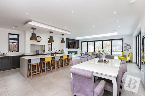 5 bedroom detached house for sale, Walden Way, Hornchurch, RM11
