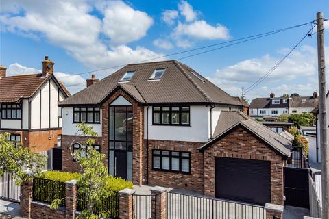 5 bedroom detached house for sale, Walden Way, Hornchurch, RM11