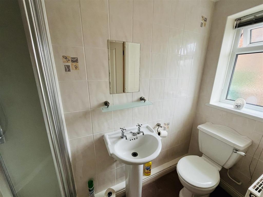 Ensuite Bedroom 1