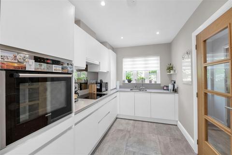 5 Heron Close, Wheathampstead, St Albans, AL4 8JZ