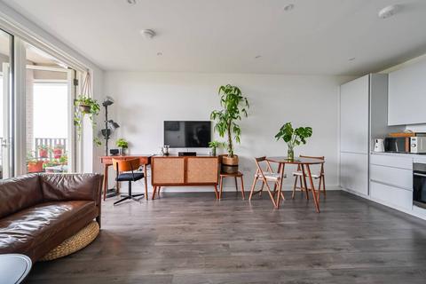 1 bedroom flat for sale, Pier Road, Docklands, London, E16
