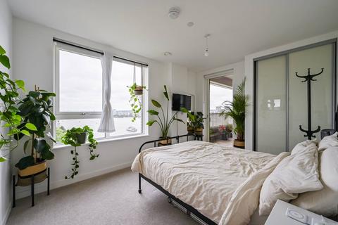 1 bedroom flat for sale, Pier Road, Docklands, London, E16