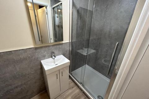 1 bedroom flat to rent, 22-23 High St, Barnstaple, EX31 1BG