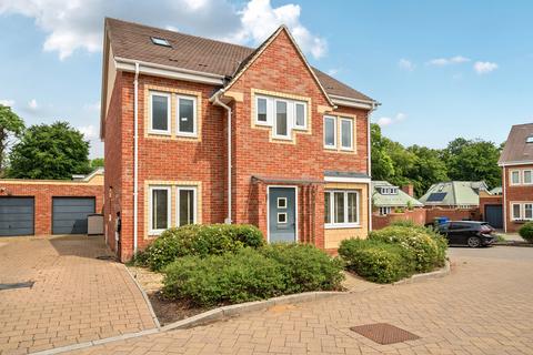 Trinity Circle, High Wycombe, Buckinghamshire