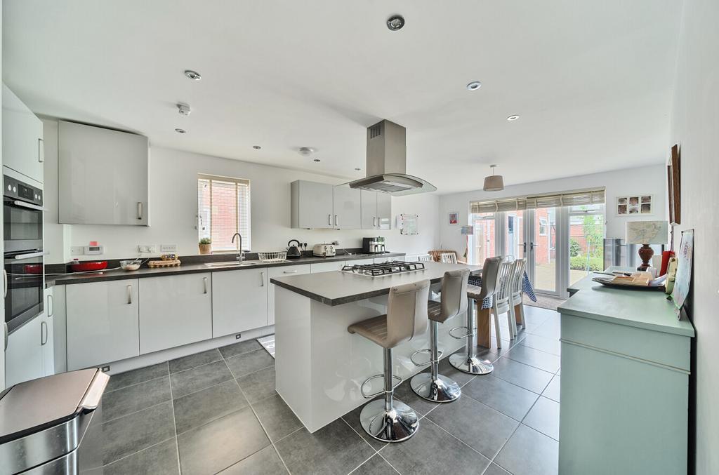 1295482-19-682dcf...