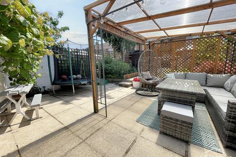 28 Frost Road, Bournemouth, BH11 8HP