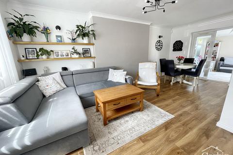 28 Frost Road, Bournemouth, BH11 8HP