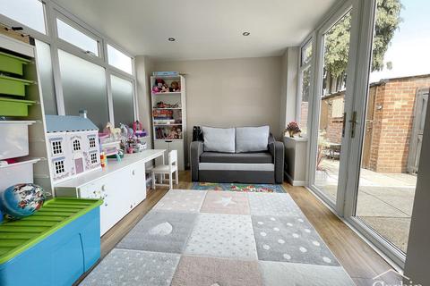 28 Frost Road, Bournemouth, BH11 8HP