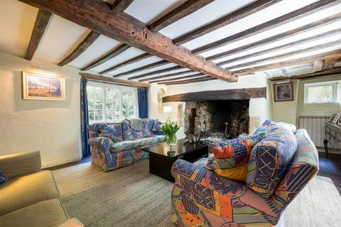 5 bedroom detached house for sale, Northampton Road, Weston-On-The-Green