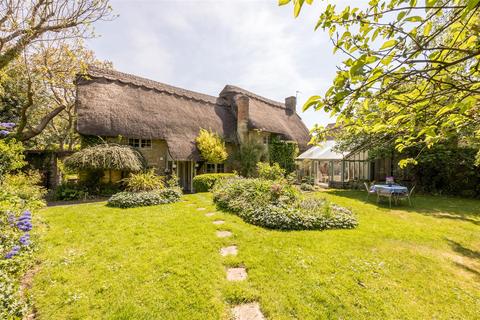 5 bedroom detached house for sale, Northampton Road, Weston-On-The-Green