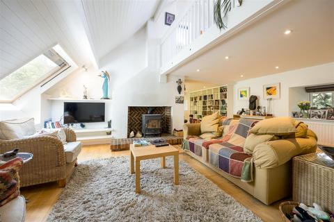 5 bedroom detached house for sale, Northampton Road, Weston-On-The-Green