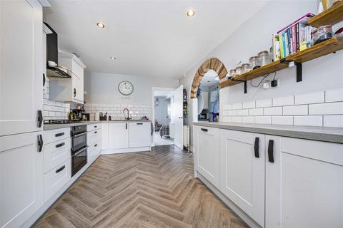64 Forest Road, Windsor, SL4 4HU
