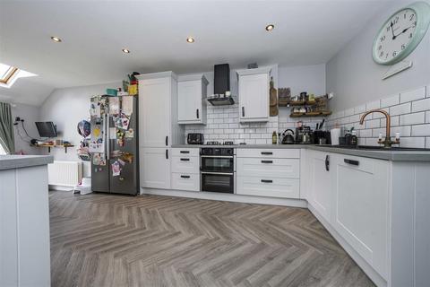 64 Forest Road, Windsor, SL4 4HU