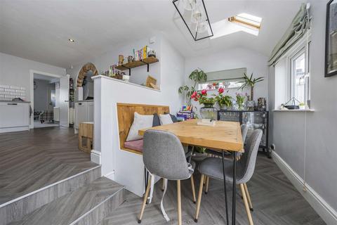 64 Forest Road, Windsor, SL4 4HU