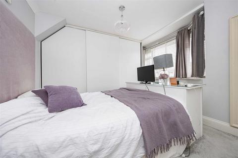 64 Forest Road, Windsor, SL4 4HU