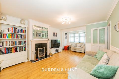 17 Flamingo Walk, Hornchurch, RM12 5QP