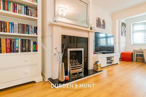 17 Flamingo Walk, Hornchurch, RM12 5QP