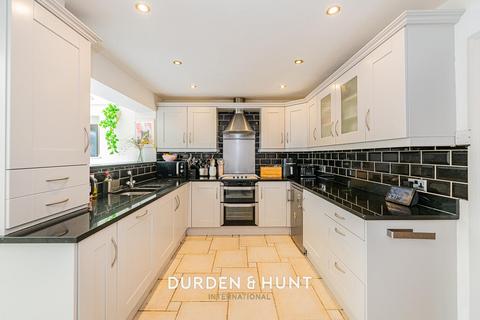 17 Flamingo Walk, Hornchurch, RM12 5QP