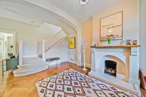 undefined, Gunnersbury Avenue, Ealing, W5