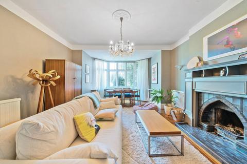 undefined, Gunnersbury Avenue, Ealing, W5