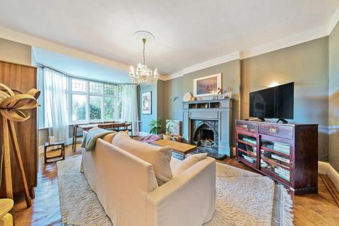 undefined, Gunnersbury Avenue, Ealing, W5