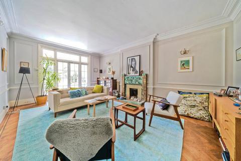 undefined, Gunnersbury Avenue, Ealing, W5