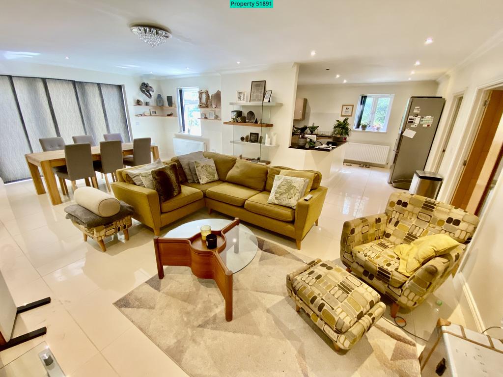 Living room/dining