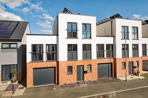 3 bedroom terraced house for sale, Holdenby Drive, Corby NN17