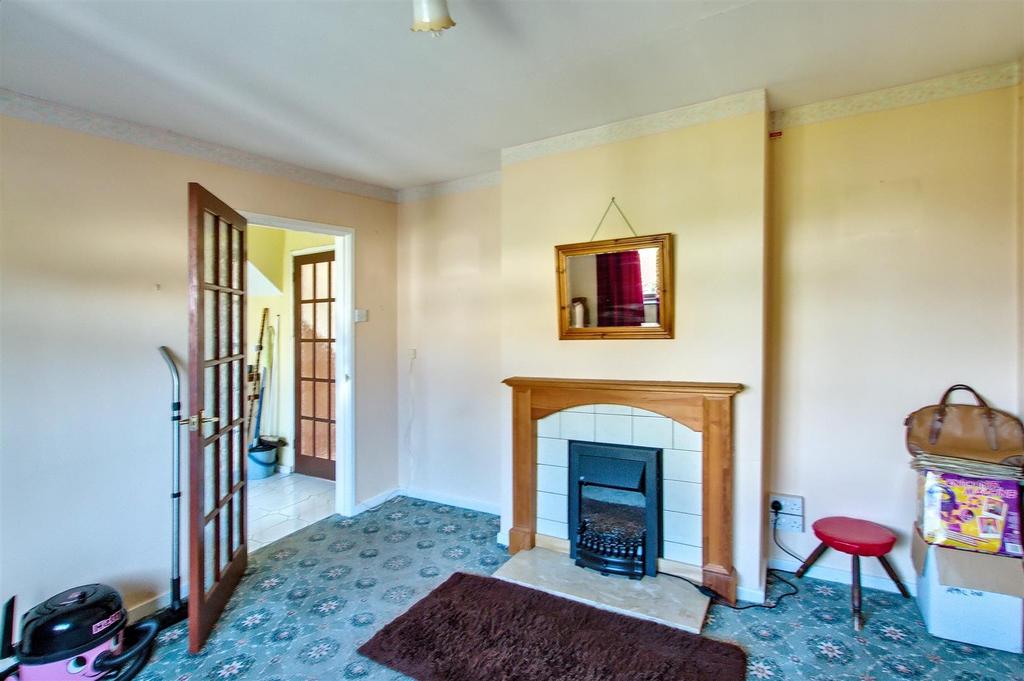 Sitting/dining room