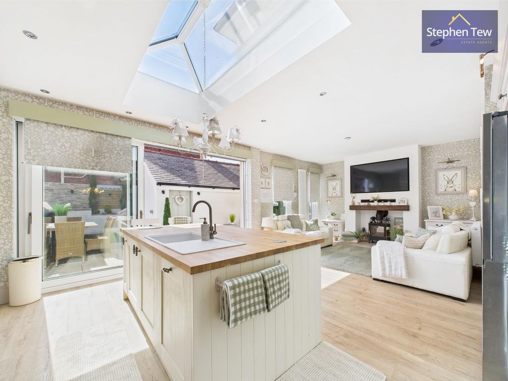 Kitchen / Living Area