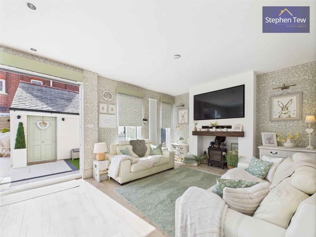 Kitchen / Living Area