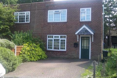 3 bedroom semi-detached house to rent, Westbury Lane, Buckhurst Hill IG9