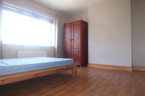 3 bedroom semi-detached house to rent, Westbury Lane, Buckhurst Hill IG9