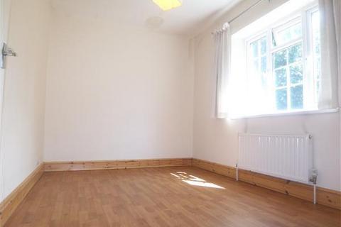 3 bedroom semi-detached house to rent, Westbury Lane, Buckhurst Hill IG9