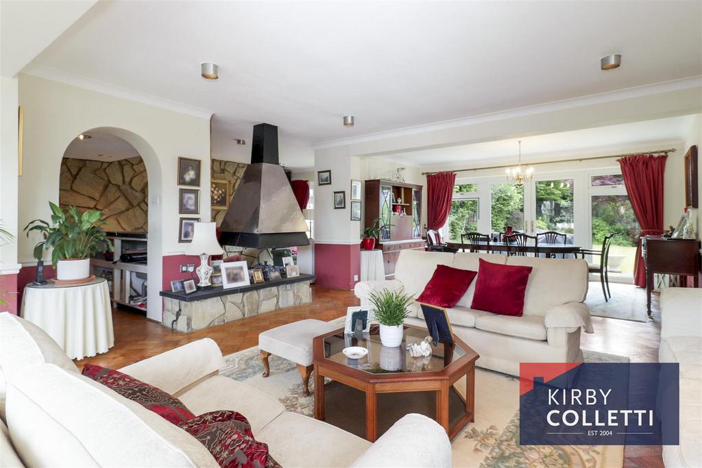 Lounge/dining room