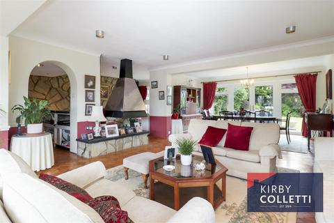 3 bedroom detached bungalow for sale, Carnaby Road, Broxbourne