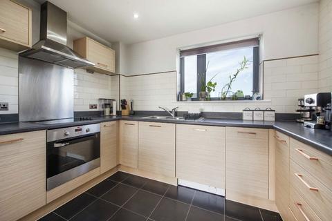 3 bedroom flat for sale, Mornington Close, London NW9