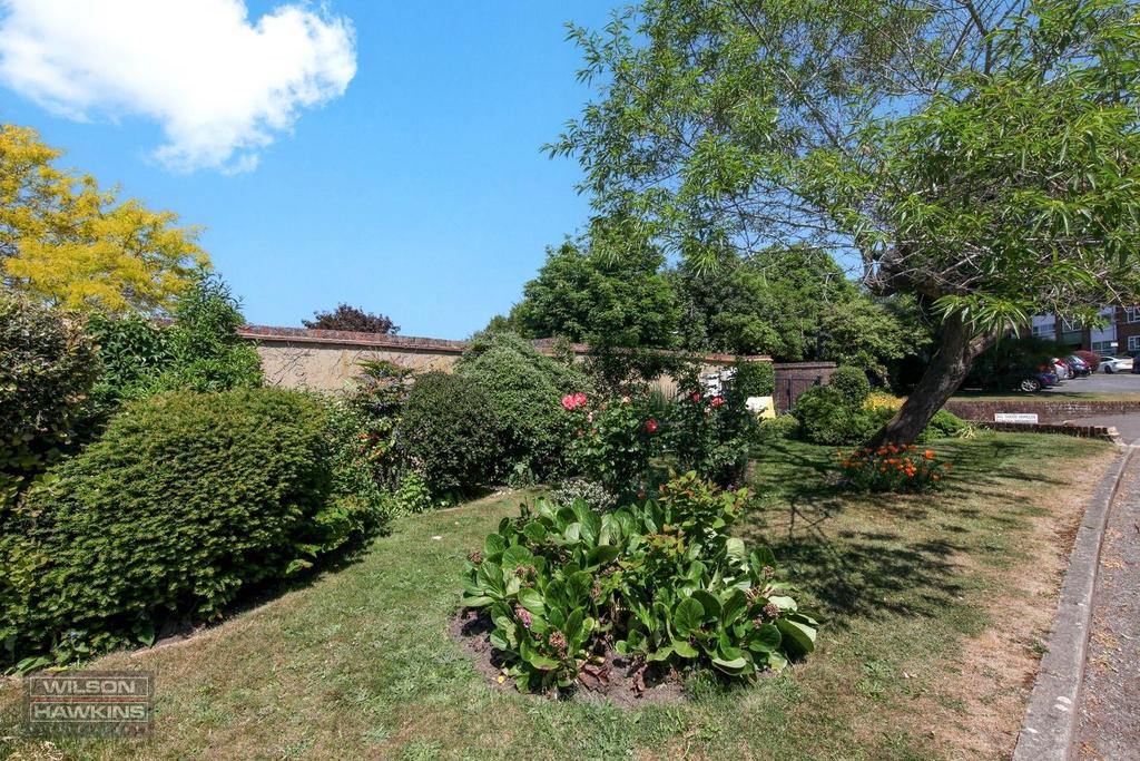8 Leigh Court, Byron Hill Road - 8 Rmjtsuk FDb FJchg1