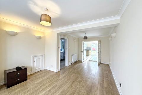 3 bedroom semi-detached house to rent, Newtown Road, Denham, UB9
