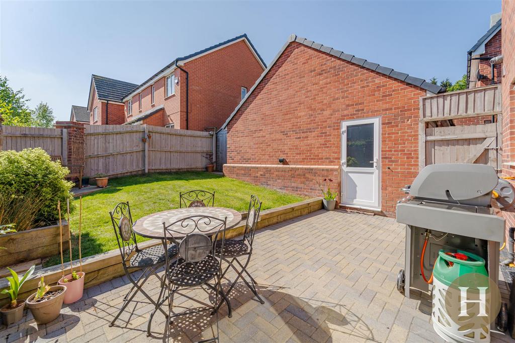 Garden/ Garage