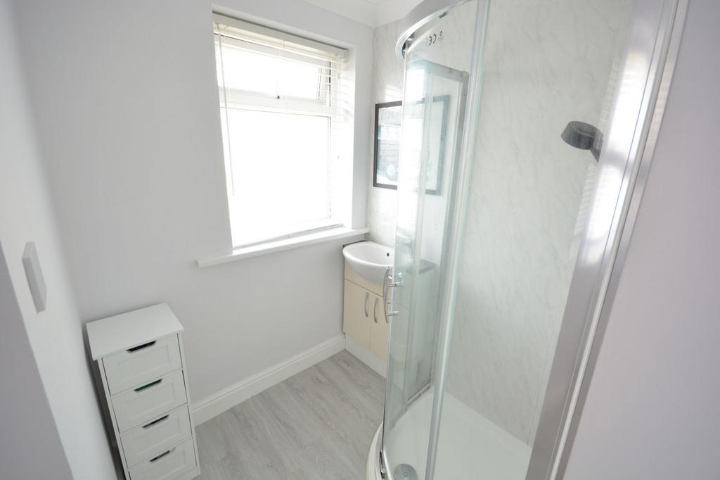 En suite shower area