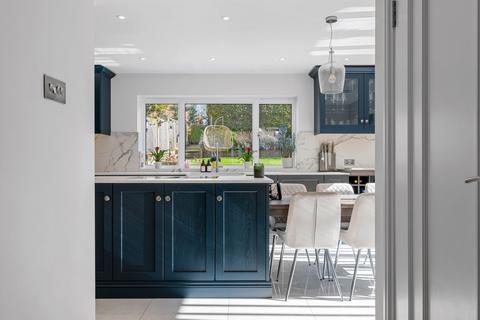 22 Elmfield Way, South Croydon, CR2 0ED