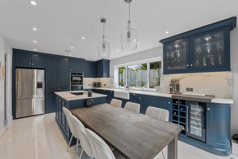 22 Elmfield Way, South Croydon, CR2 0ED