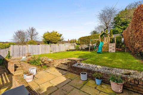 22 Elmfield Way, South Croydon, CR2 0ED