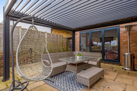 22 Elmfield Way, South Croydon, CR2 0ED