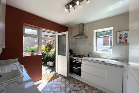 21 Reynolds Avenue, Chessington, KT9 2LQ