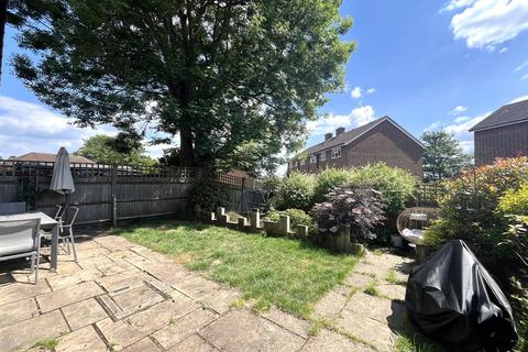 21 Reynolds Avenue, Chessington, KT9 2LQ