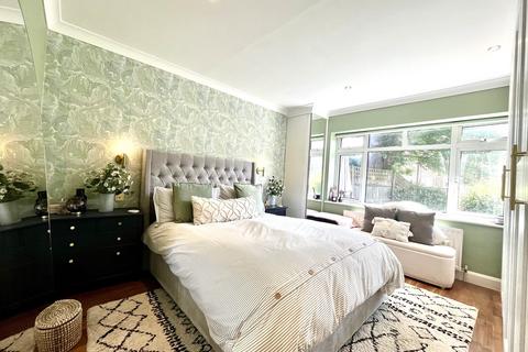 21 Reynolds Avenue, Chessington, KT9 2LQ